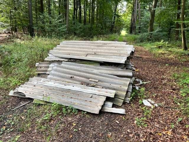 POL-NI: Stöckse - Asbestplatten auf Waldweg entsorgt - Zeugenaufruf