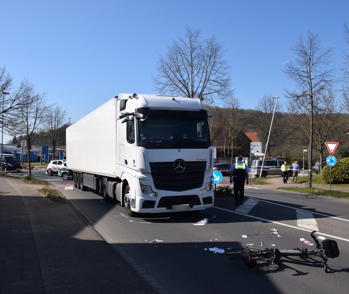 POL-HF: LKW erfasst Radfahrerin- Beteiligte wurde schwer verletzt