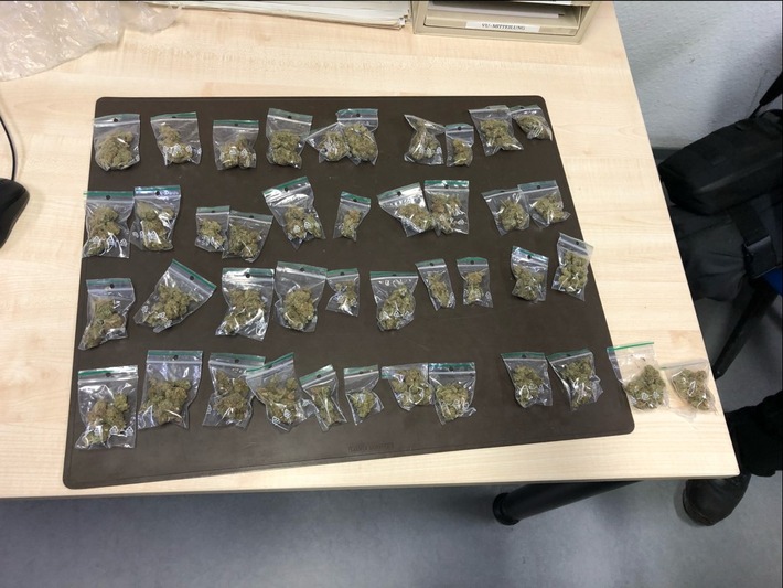 POL-K: 211124-3-K Polizisten entdecken Drogenversteck im Briefkasten