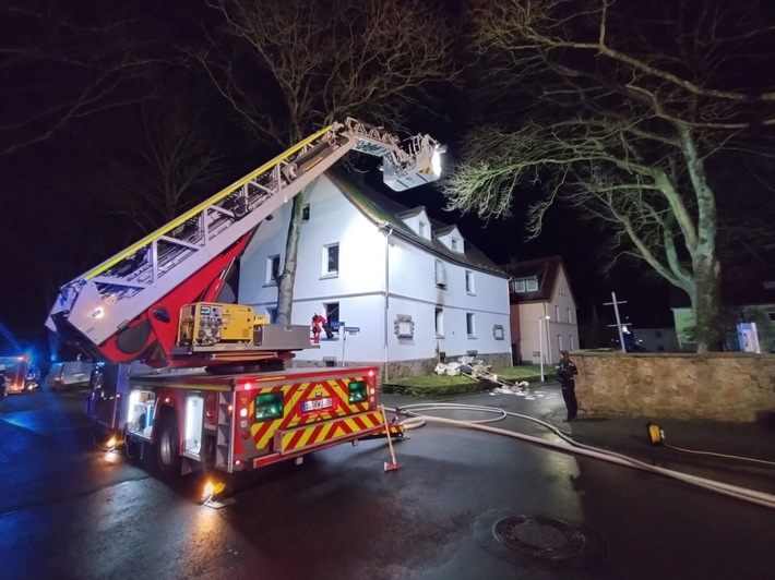 FW-DO: FW-DO: 06.01.23 Feuer in Do-Marten Schwerverletzter nach Wohnungsbrand