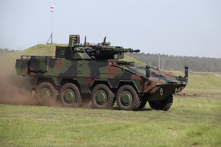 Erstes Referenzfahrzeug &quot;Schwerer Waffenträger Infanterie&quot; vorgestellt / Nachweisführung kann zeitnah beginnen