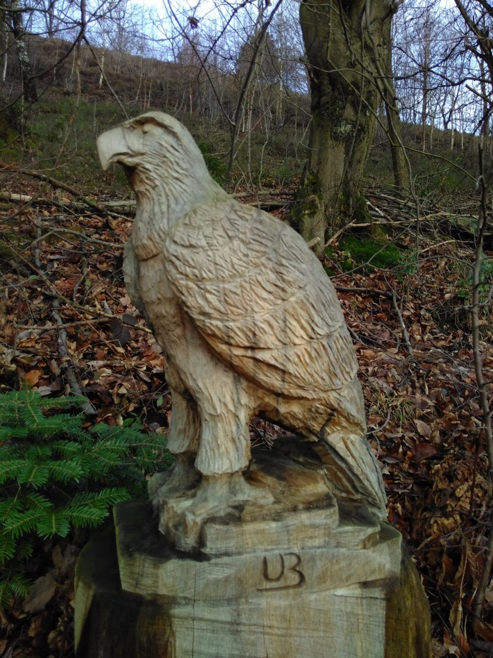POL-LIP: Detmold-Berlebeck. Skulptur eines Adlers geklaut (Nachtrag mit Foto)