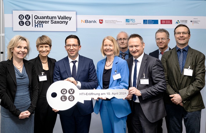 Pressemitteilung Nr. 031/2024 der Leibniz Universität Hannover  Land und Bund eröffnen Niedersachsen Standort für die Quantentechnologie-Industrie