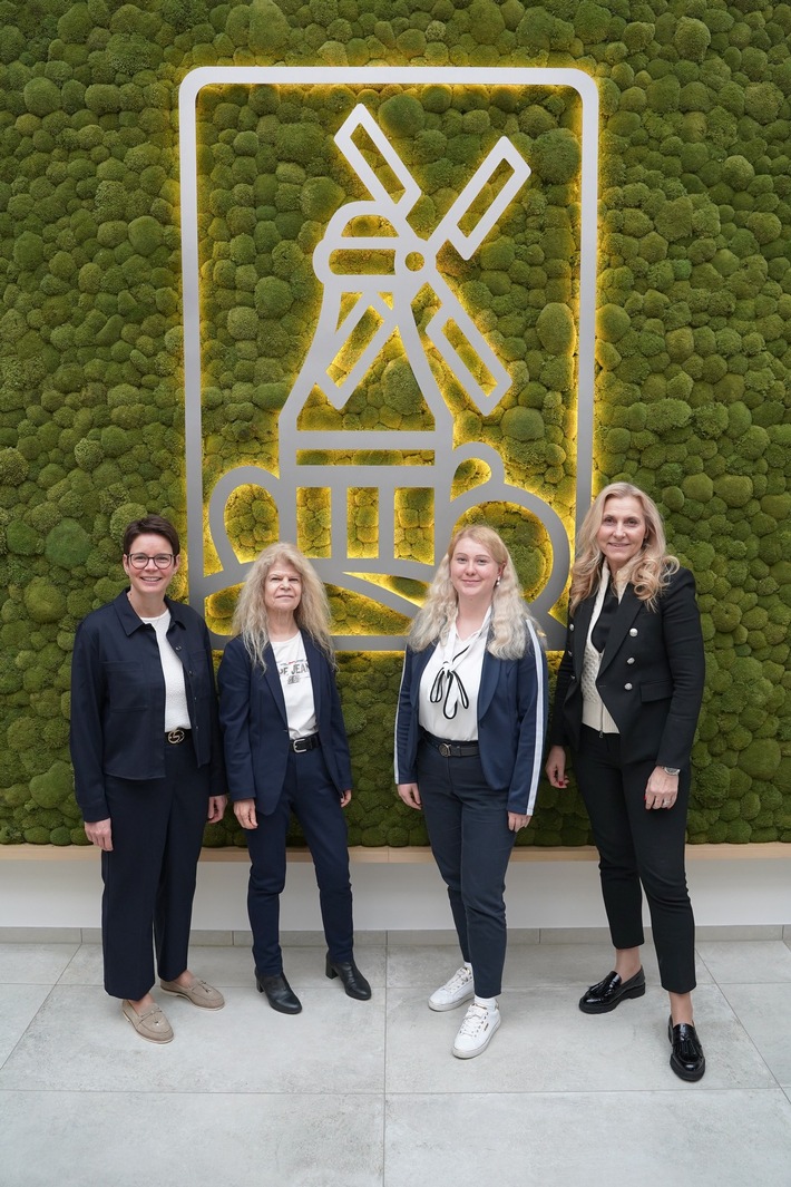 Bundesweite Woche der Ausbildung: Geschäftsführerin der Agentur für Arbeit Offenburg besucht Koehler-Gruppe