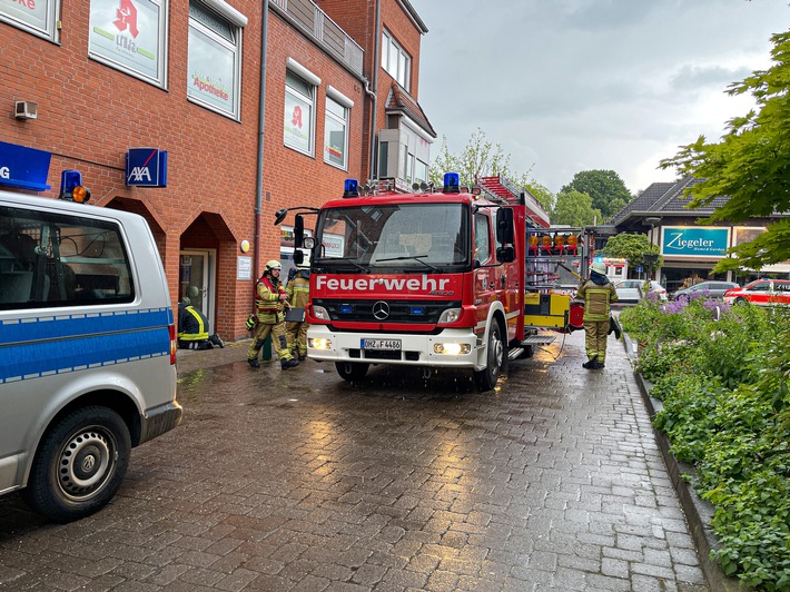 FW Osterholz-Scharm.: Küchenbrand mit Personenrettung