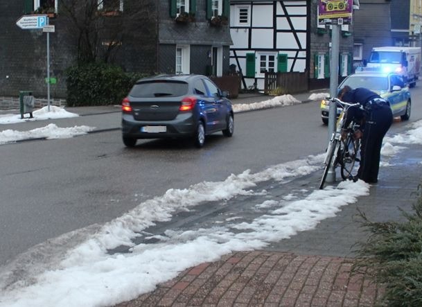 POL-RBK: Wermelskirchen - Schneereste werden Radfahrerin zum Verhängnis