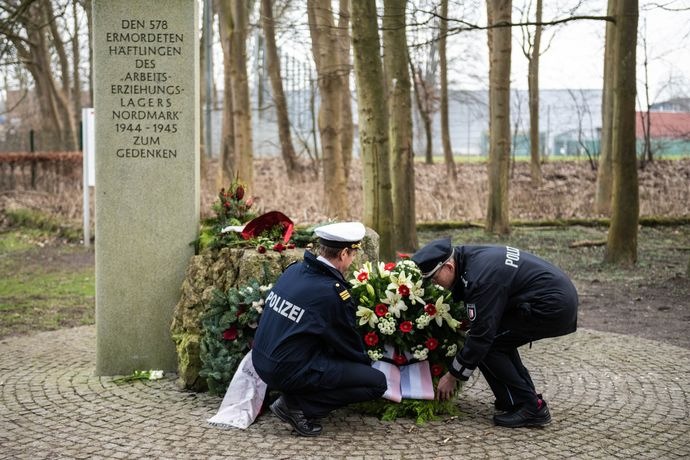 POL-SH: Eindrucksvolle Aktion zum Holocaust-Gedenktag 2021