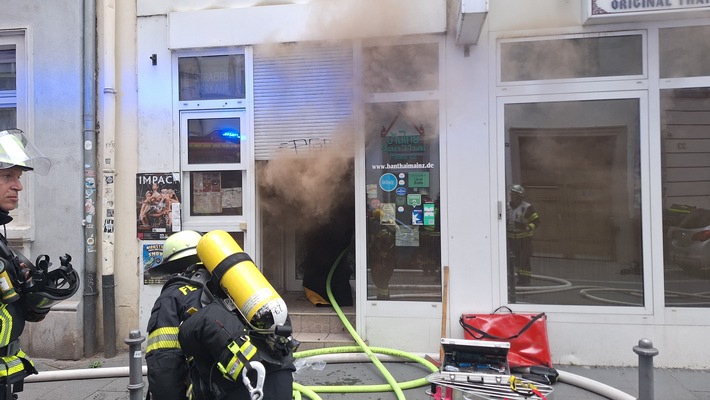 FW Mainz: Brand in einer Gaststätte in der Neutorstraße