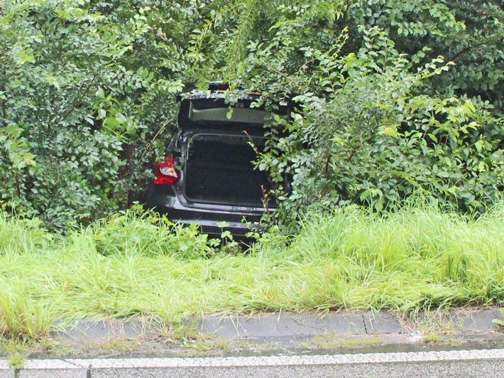 POL-ME: Keine Parkplatzsuche im Grünen, sondern ein Fehler beim Wenden! - Ratingen - 2108103