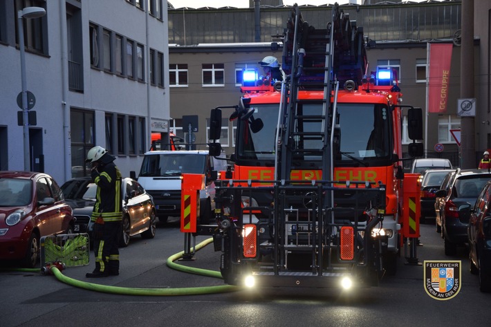FW-MH: Küchenbrand in Mülheim Altstadt