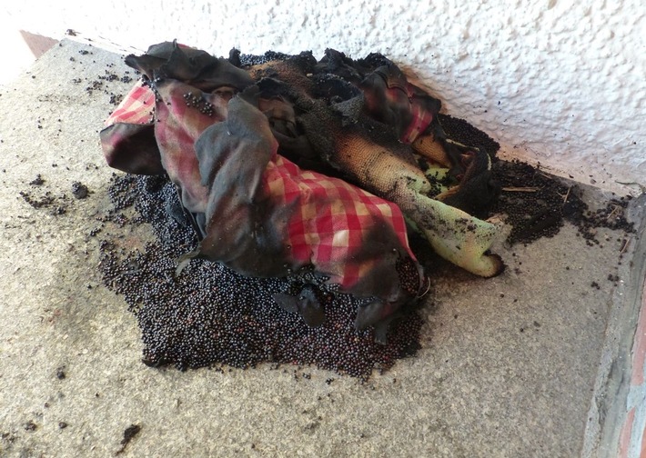 POL-MI: Überhitztes Körnerkissen löst Wohnhausbrand aus