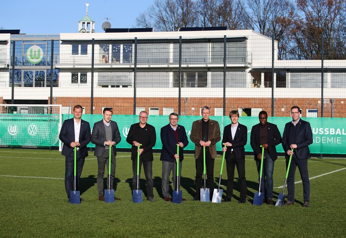 VfL Wolfsburg-Presseservice: Akademie-Erweiterung /Spatenstich für neues U23-Funktionsgebäude am Porschestadion / Klaus Allofs: "Talentförderung auf internationalem Top-Niveau"