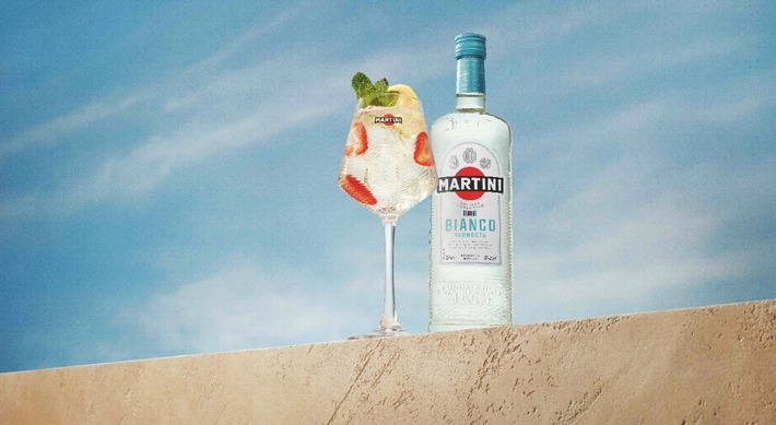 Bye-bye Bier, hallo Spritz: Eine neue Ära des Sommergenusses / MARTINI® präsentiert die neuen Facetten der deutschen Trinkkultur