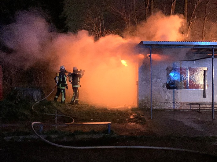 FW-BO: Brand auf dem Gelände des Sportplatzes "Am Lewacker"