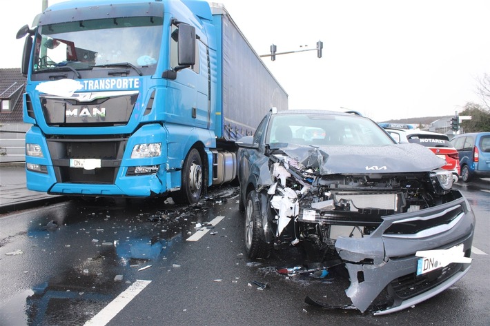 POL-DN: Unfall am Orteingang Kreuzau