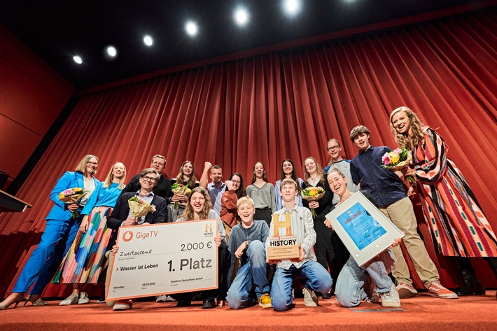 Ralph Caspers, Emilia Flint und Nina Eichinger überreichten HISTORY-AWARD 2023 an Schülerinnen und Schüler aus Trier