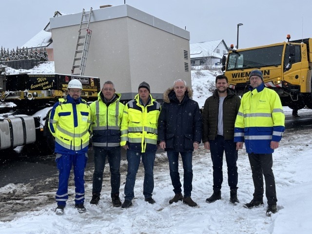 Zentraler Verteilerpunkt „Point of Presence“ erfolgreich gesetzt: Glasfasernetz in Bad Laasphe auf dem Vormarsch