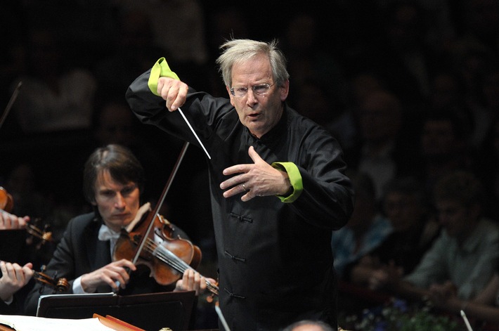 Migros-Percento-culturale-Classics: la tournée II della stagione 2013/2014 / Sir John Eliot Gardiner riscopre Beethoven