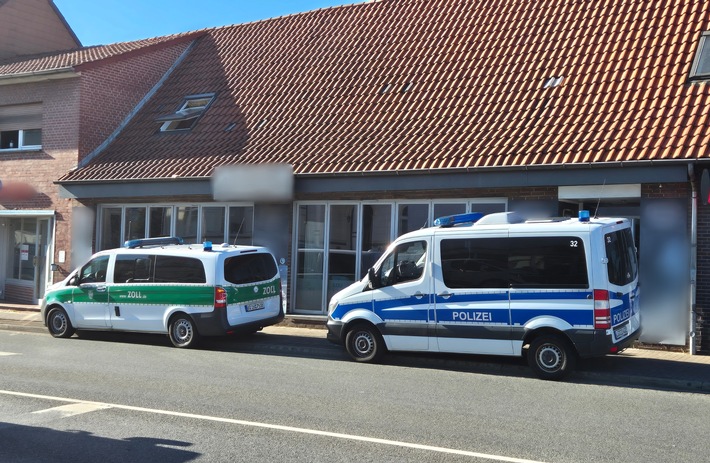 POL-HK: Soltau/Schneverdingen: Räderwerk-Kontrollen (FOTO); A7/Walsrode: Ohne Führerschein und unter Drogen; Walsrode: Radfahrerin übersehen; Buchholz (Aller): Betrunken gefahren; Bad Fallingbostel: Unfall