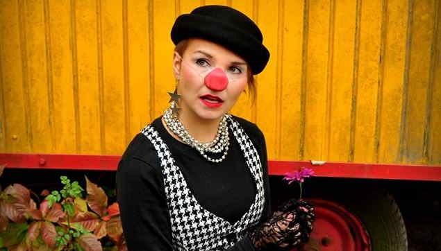 Pressemitteilung FRÖBEL e.V. ++ Kita statt Corona-Blues: Berlins erste Kinder-Kultur-Begleiterin sorgt für Zirkusluft im Kindergarten und zuhause