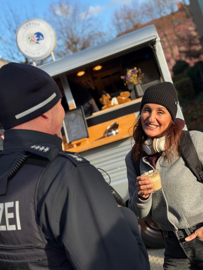 POL-DN: Coffee with a Cop - Zahlreiche Bürgerinnen und Bürger nutzen den offenen Austausch
