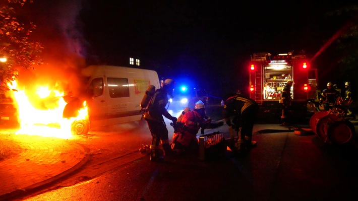 FW Celle: Holzschuppen in Vollbrand - drei Einsätze in der Nacht!