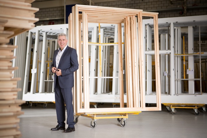 4B legt mit Millionen-Investition den Grundstein für Marktführerschaft im Bereich Fenster und Fassaden