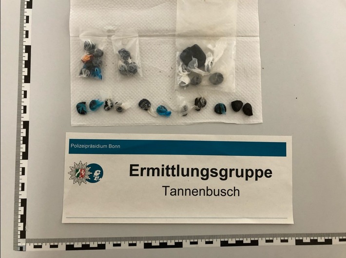 POL-BN: Bonn-Tannenbusch: Zivilfahnder beobachteten Drogendeal - Weiteres Rauschgift bei Durchsuchung sichergestellt
