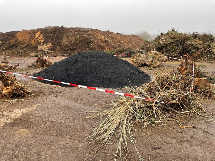 POL-LB: Holzgerlingen: Illegale Müllablagerung auf dem Häckselplatz - Zeugen gesucht