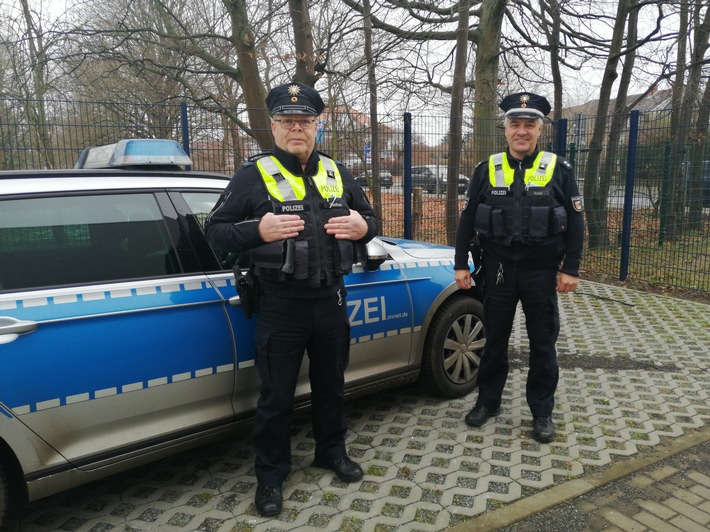 POL-ANK: Per Haftbefehl gesuchter Mann versteckt sich auf Balkon - Kinder geben entscheidenden Hinweis