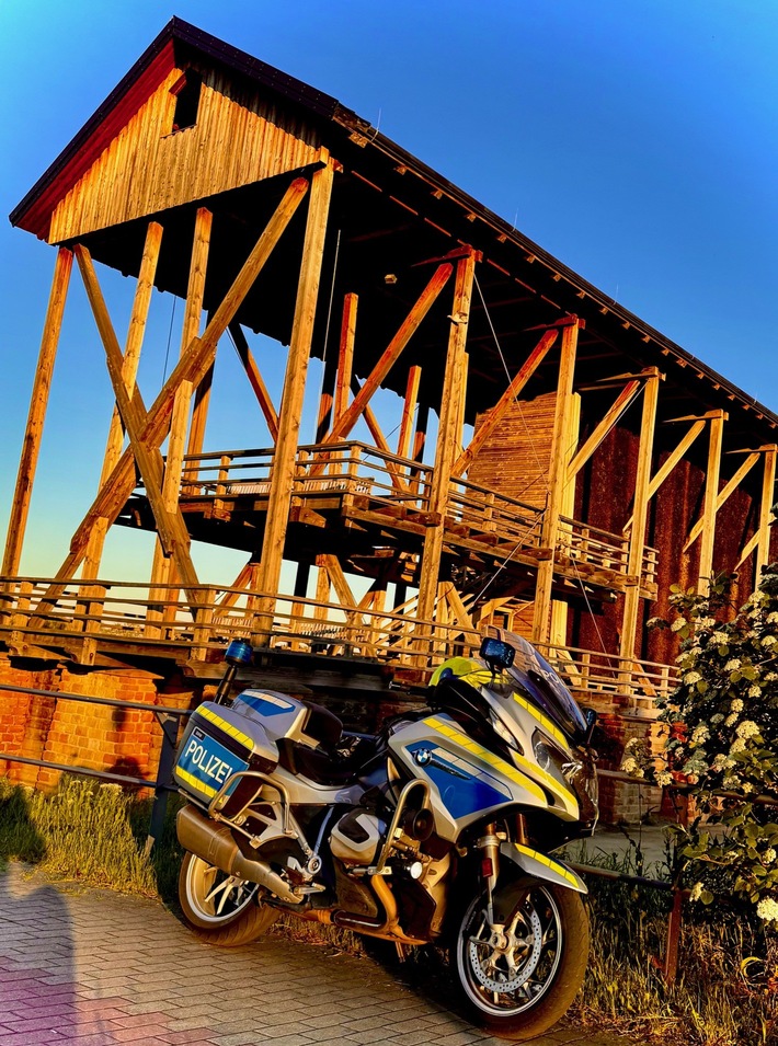 POL-PDNW: Ausflug mit dem Moped, aber sicher! Der Motorradkontrolltrupp der Polizeidirektion Neustadt kontrollierte und informierte rund ums Thema "sicheres Bike"