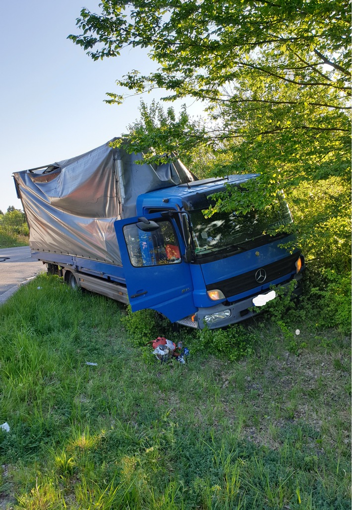 POL-PDLU: Speyer- Verkehrsunfall im Begegnungsverkehr zwischen zwei Lkw in der Landauer Straße (21/2004)