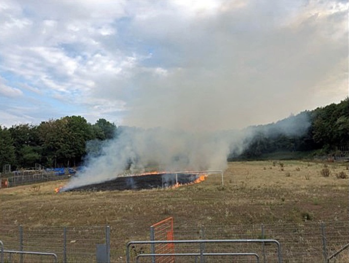 POL-ME: Brand in ehemaligem Fußballstadion - die Polizei ermittelt - Velbert - 2208101