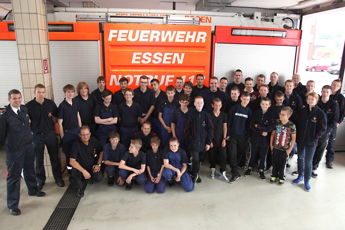 FW-E: Besuch aus der Provinz Brabant, holländische Jugendfeuerwehrleute zu Gast in Essen