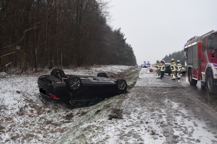 POL-PDKL: A6/Enkenbach-Alsenborn, Auf schneeglatter Fahrbahn Kontrolle verloren