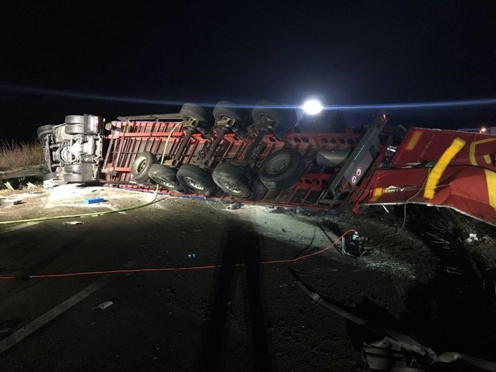 POL-PDNW: (PAST Ruchheim) Nachtragsmeldung zu Verkehrsunfall mit umgekippten Sattelzug am 24.01.2022