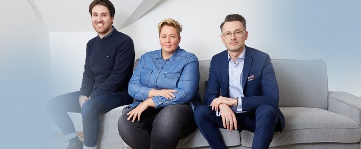 INNO FINANZ eröffnet 35 Finanz-Standorte und steigt in den Wettbewerb mit Banken und Sparkassen ein / Während andere schließen, sollen bis 2025 rund 250 neue Finanzberater:innen eingestellt werden / Pressefoto Gründertrio: Serkan Dizbay (links), Jaqueline Willig (mittig), Stefan Schmitt (rechts) / Weiterer Text über ots und www.presseportal.de/nr/162477 / Die Verwendung dieses Bildes ist für redaktionelle Zwecke unter Beachtung ggf. genannter Nutzungsbedingungen honorarfrei. Veröffentlichung bitte mit Bildrechte-Hinweis.
