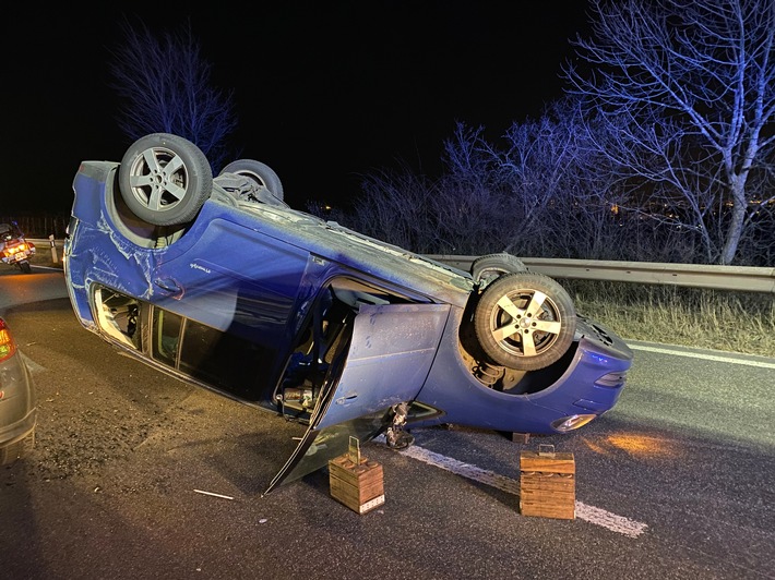 POL-VDMZ: A 60, FR Bingen, PKW überschlägt sich, Fahrer vermeintlich unter Alkoholeinfluss