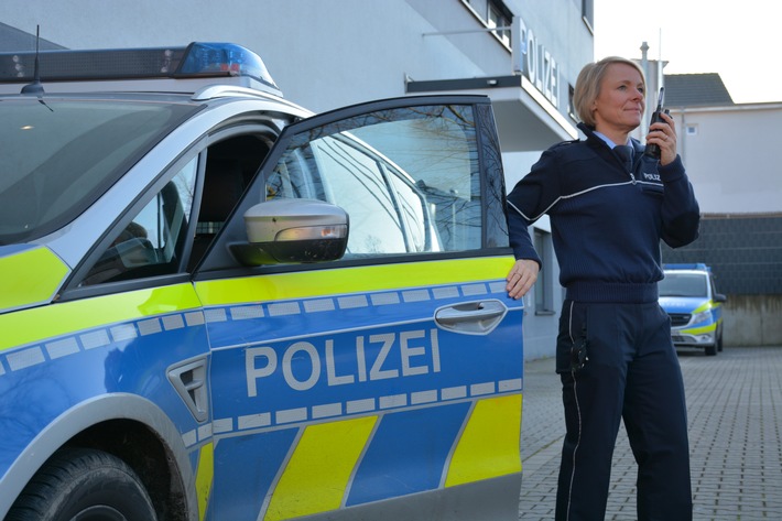 POL-ME: Wohnmobil und Schlauchboot von Firmengelände entwendet - Polizei bittet um Hinweise - Langenfeld - 2309033