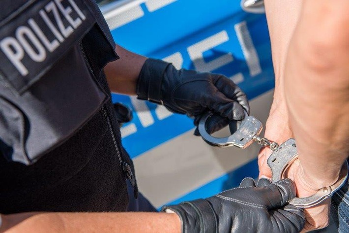 BPOL NRW: Drei Haftbefehle an einem Tag vollstreckt - Bundespolizei am Flughafen Köln Bonn mit gutem Gespür.