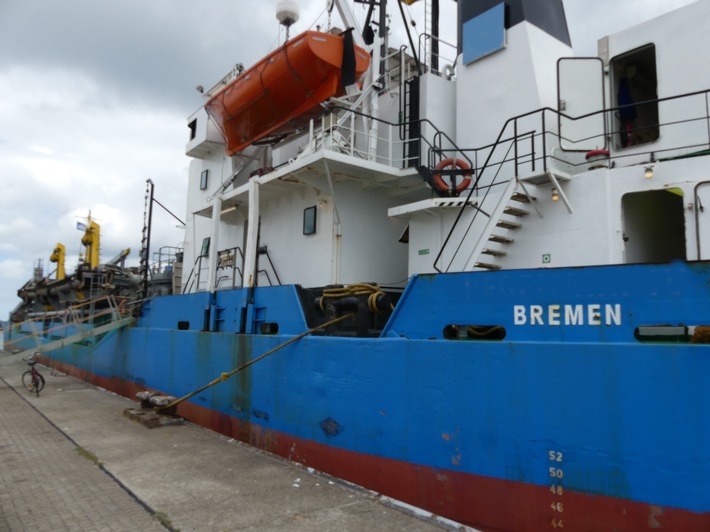 WSPI-OLD: Defekt an einer Hydraulikleitung führte zu einer Gewässerverunreinigung im Wilhelmshavener Nordhafen