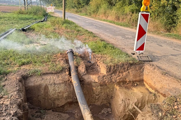 Feuerwehr Goch: PKW in Flammen, Verkehrsunfall, Kellerbrand und Kampfmittelfund