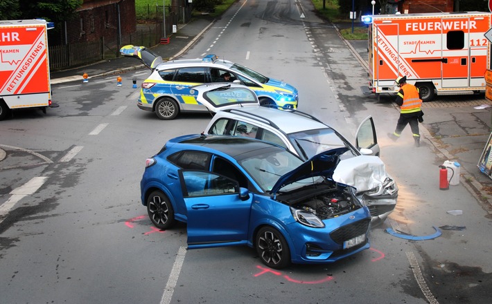 POL-UN: Bergkamen - Frontalkollision: Zwei Autofahrerinnen bei Verkehrsunfall schwer verletzt