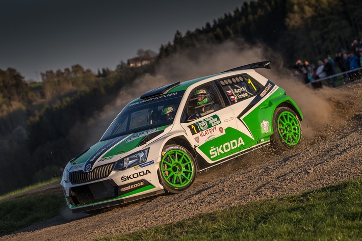 Perfekter Auftakt: Neuer SKODA Fabia R5 siegt bei seiner Rallye-Weltpremiere (FOTO)