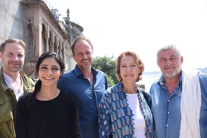 Dreharbeiten in Indien für dritten Film der Reihe "Fluss des Lebens"/"Herzkino"-Abenteuer "Kind des Ganges" mit Gaby Dohm, Heinz Hoenig, Janek Rieke und Pegah Ferydoni (FOTO)