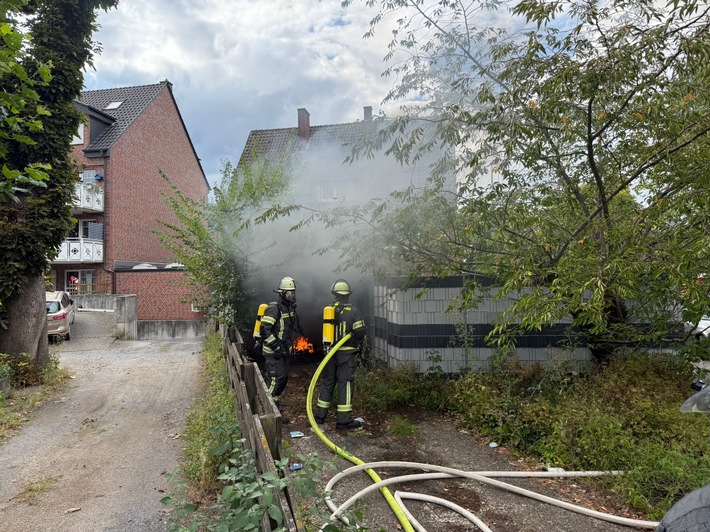FW-WRN: Garagenbrand alarmiert die Feuerwehr