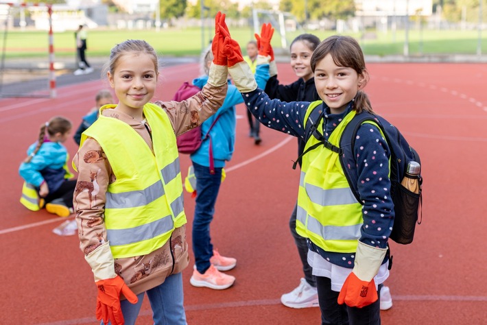 Medienmitteilung: «Sie gehen die Extrameile: Clean-Up-Day-Helfer putzen die Schweiz»