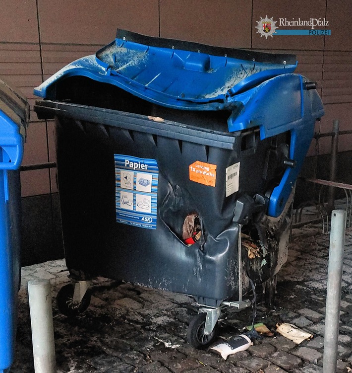 POL-PPWP: Müllcontainer in Brand gesetzt