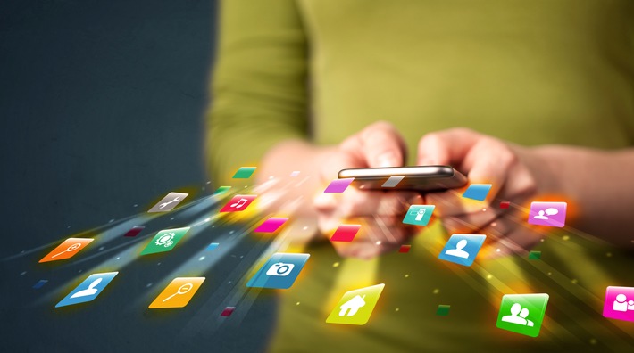 QVC Zukunftsstudie Handel 2036: "Wie kauft Deutschland übermorgen ein?" / Zwischen Dash-Button und Robo-Shopping: So wandelt sich unser Konsum