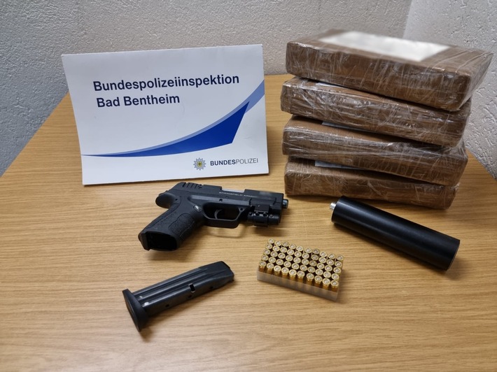 BPOL-BadBentheim: Rund 4,4 Kilo Kokain und Schusswaffe mit Munition und Schalldämpfer beschlagnahmt / 30-Jähriger in Untersuchungshaft